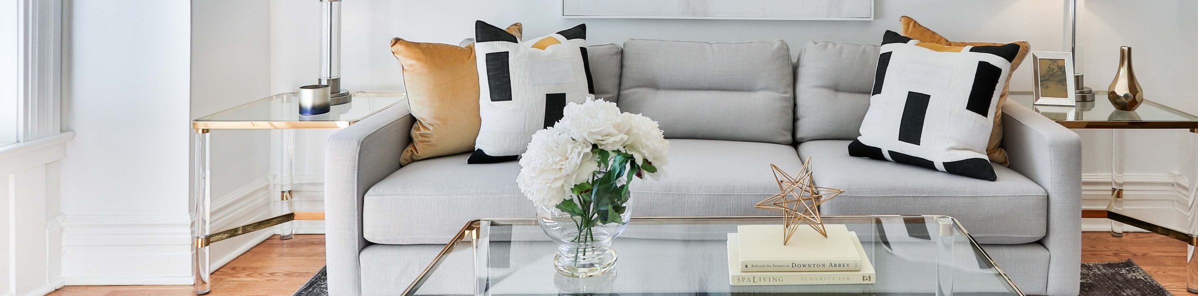 Readaeer living room with an open shelf of books and decor
